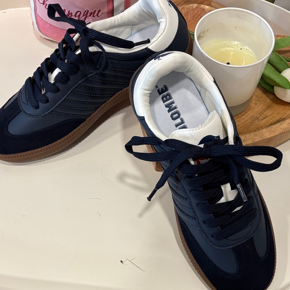 Rare La Colombe Navy and White Sneakers
